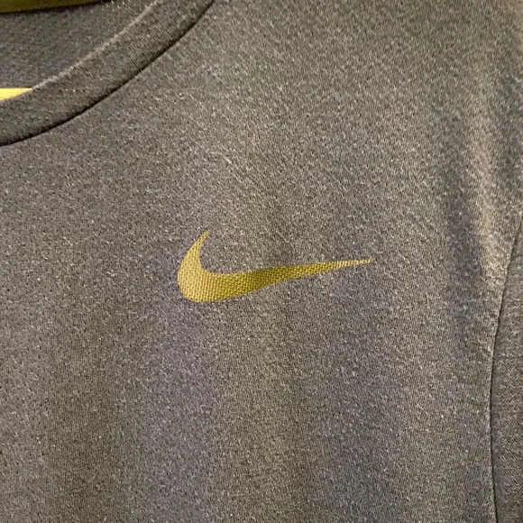 Men’s NIKE dry fit shirt. size L. - Picture 2 of 4
